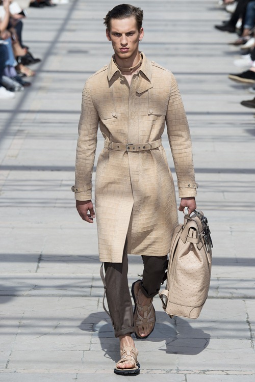 Louis Vuitton: Khi trai đẹp mặc áo xuyên thấu - 4