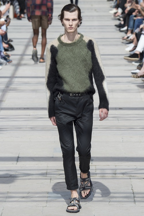 Louis Vuitton: Khi trai đẹp mặc áo xuyên thấu - 3