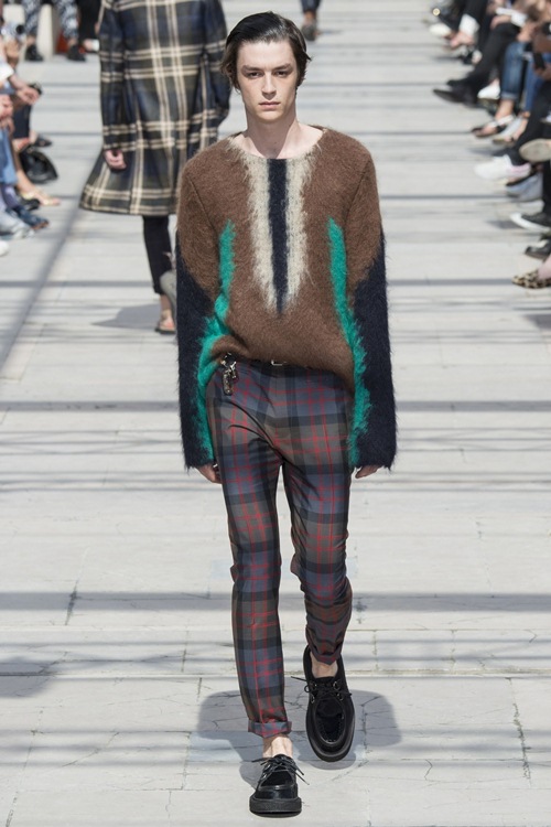 Louis Vuitton: Khi trai đẹp mặc áo xuyên thấu - 5