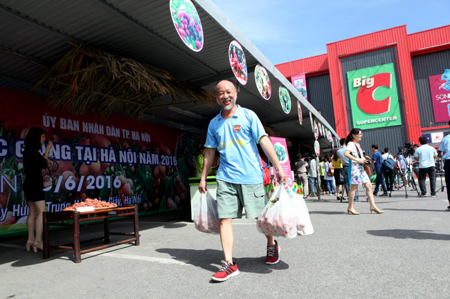 Người Hà Nội đã được ăn vải thiều Bắc Giang chính hiệu - 12