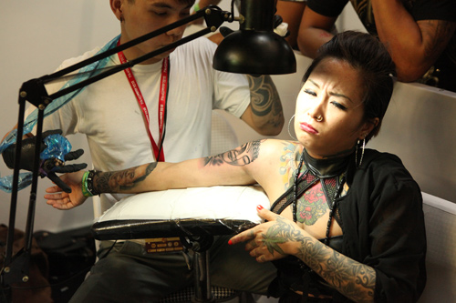 Soóc ngắn sexy ngập tràn lễ hội xăm mình ở Hà Nội - 15
