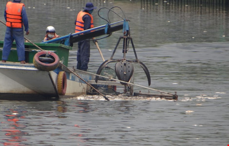 Ai chế ra máy "cạp cá" trên kênh Nhiêu Lộc - Thị Nghè? - 2