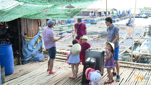 Các bé òa khóc vì bị khỉ tấn công trong "Bố ơi mình đi đâu thế" - 6