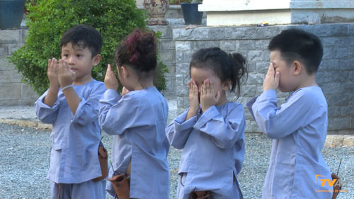 Các bé òa khóc vì bị khỉ tấn công trong "Bố ơi mình đi đâu thế" - 6