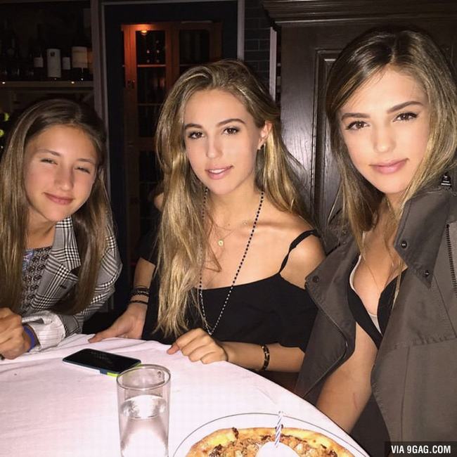 Cả 3 cô nàng đều có sở thích selfie giống như bao cô gái tuổi teen khác. Mỗi người một vẻ song quả thực, họ đều là những người con gái đẹp.