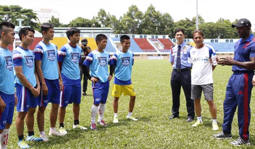 Với đỉnh cao phong độ, Dwight Yorke quyết đấu Ronny Johnsen - 2