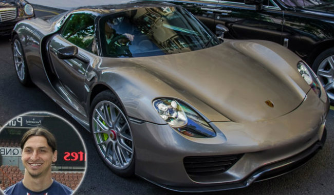 Porsche 918 Spyder giá 938.000 USD của Zlatan Ibrahimovic. Cầu thủ đội Thụy Điển Ibrahimovic cũng là một trong những chân sút sở hữu siêu xe tốt và đắt nhất trên hành tinh hiện nay. Đây cũng là mẫu xe nhanh nhất trong làng xe hơi nhờ sự kết hợp giữa động cơ xăng và mô-tơ điện cho công suất 900 mã lực, tăng tốc từ 0-100 km/h chỉ trong 2.2 giây. Hiện nay các kỹ sư của Porsche hoàn toàn có đủ trình độ để tham gia cạnh tranh với P1 và LaFerrari.