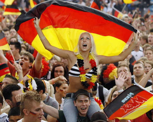 Nhan sắc của các fan nữ "hot" nhất vòng loại Euro 2016 - 7