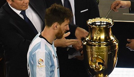 Messi - Số 1 thế giới và kẻ 'ám quẻ' Argentina - 1