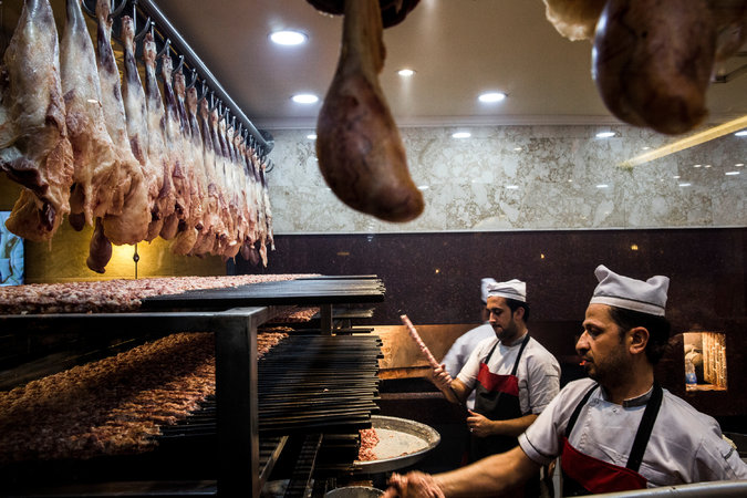 Nhà hàng phục vụ cả lính Mỹ lẫn IS mở lại ở Baghdad - 4