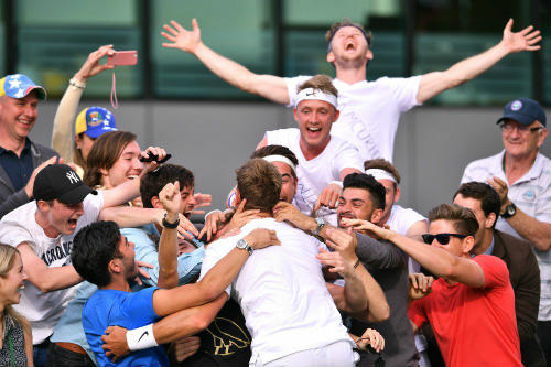 Wimbledon ngày 1: Hoa khôi Ivanovic "ngã ngựa" - 3