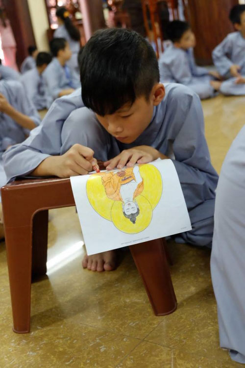 Theo chân trẻ Hà thành lên chùa tham dự khóa tu mùa hè - 9