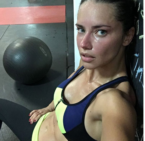 &#34;Sinh tố nhan sắc&#34; của thiên thần nội y sexy nhất Brazil - 2