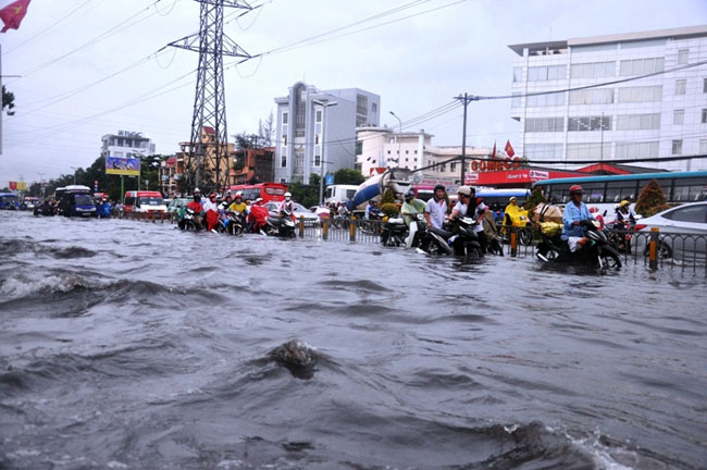 TP.HCM: Dự báo ngập ở 40 tuyến đường vào mùa mưa - 1
