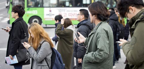 Nỗi lo nghiện smartphone tại Hàn Quốc - 1