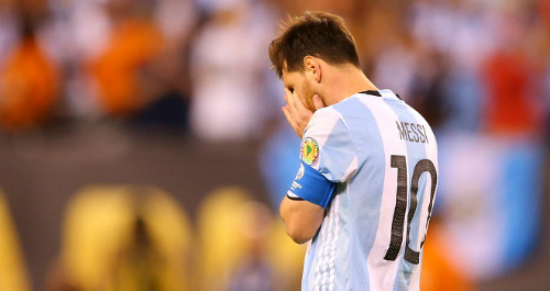 Trăm nghìn fan Argentina diễu hành xin Messi ở lại - 3