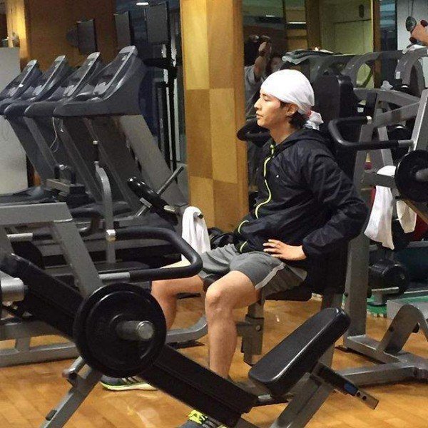 Ảnh Won Bin trong phòng tập gym khiến fan tò mò - 1