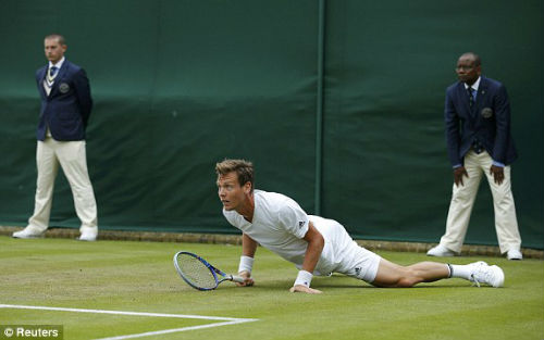 Wimbledon ngày 3: Berdych khổ chiến, Radwanska thắng dễ - 6