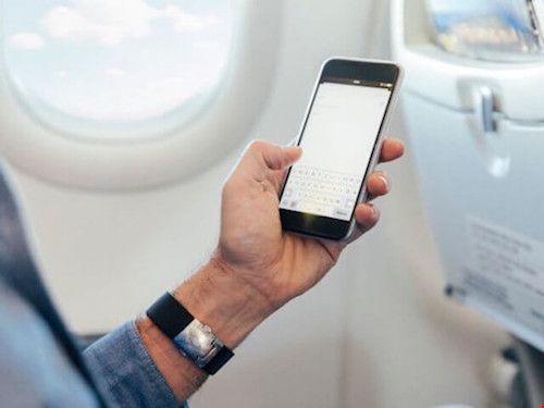 Có nên chuyển smartphone sang chế độ máy bay khi đang bay? - 1