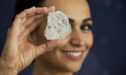 Phiên đấu giá kim cương "khủng" 3 tỷ năm tuổi thất bại - 1