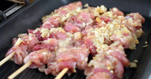 Thịt xiên nướng kiểu Hàn vàng ươm, thơm phức "gây nghiện" cả nhà - 5