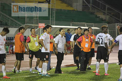 Vua áo đen Nguyễn Trọng Thư tiếp tục “mất tích” ở vòng 11 V-League - 1