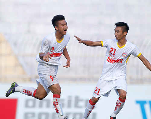 Tin HOT bóng đá tối 31/3: HLV Seville muốn làm thầy Messi - 2