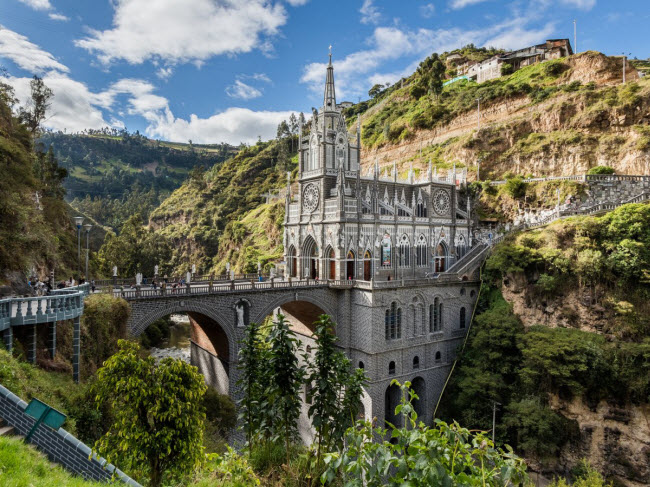 Vẻ bí ẩn và cuốn hút của Thánh đường Las Lajas ở Narino, Colombia.