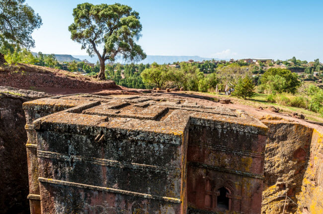 Nhà thời St. George được tạc từ đá nguyên khối từ thế kỷ 12 tại thành phố Lalibela, Ethiopia.