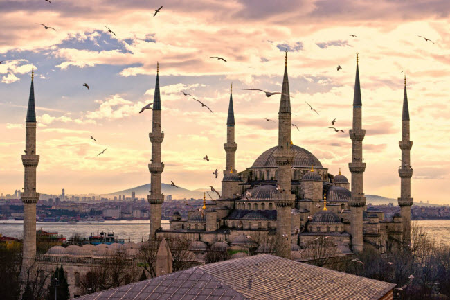 Nhà thờ Hồi giáo Blue ở thành phố Istanbul, Thổ Nhĩ Kỳ, được xây dựng từ những năm 1600.