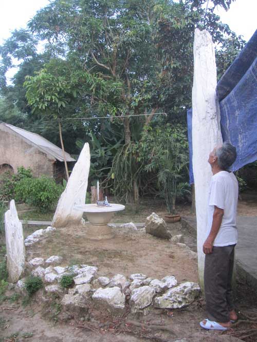 Choáng ngợp ngôi mộ đá cổ Cẩm Thạch lớn bậc nhất xứ Thanh - 1