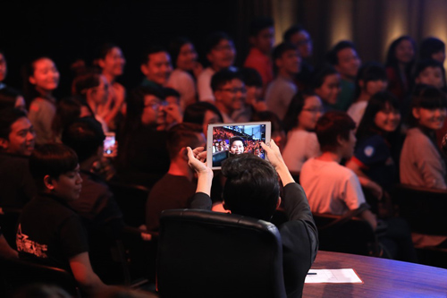 Loạt sao Việt "khủng" bị khui khoảnh khắc sống ảo - 11