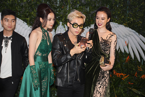 Loạt sao Việt "khủng" bị khui khoảnh khắc sống ảo - 7