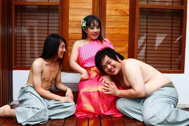 “Yêu” 28 lần/ngày đã là gì, showbiz Thái còn nhiều điều sốc hơn thế - 2