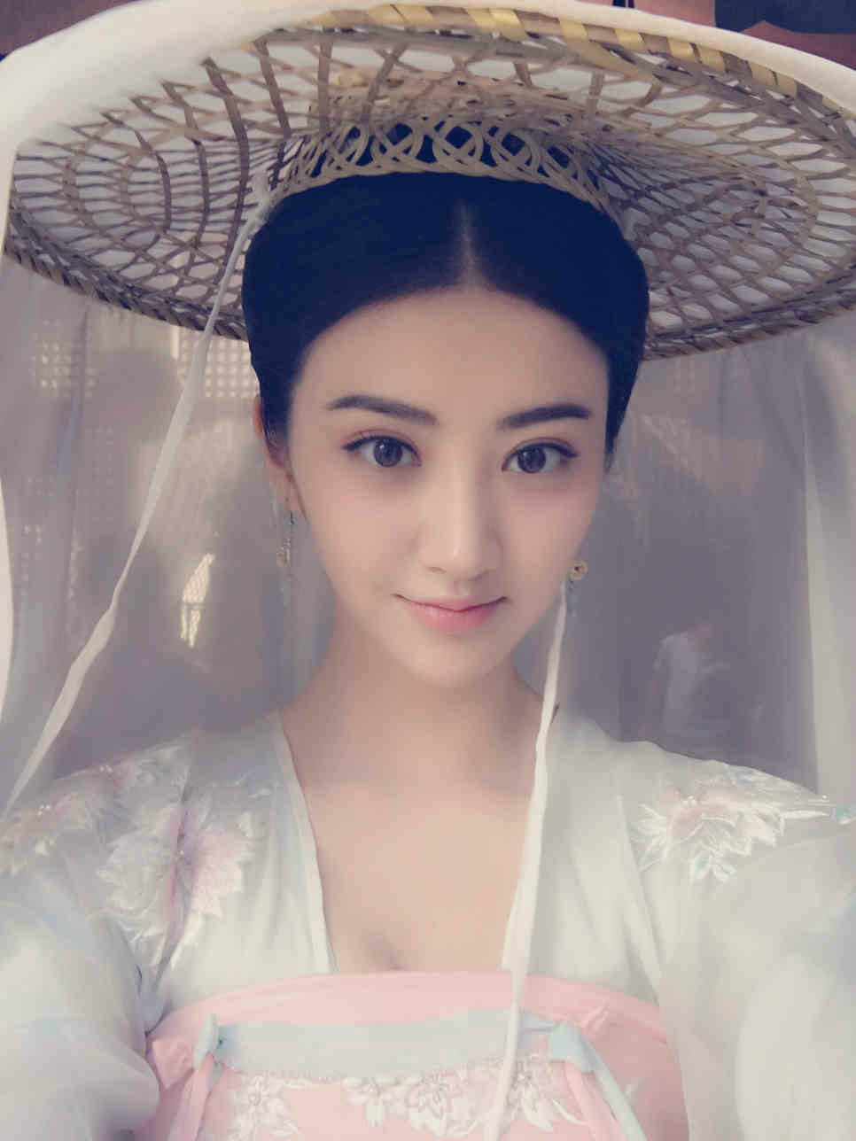 Phim của mỹ nhân "Kong" bị xử lý vì lộ phần nhạy cảm - 6