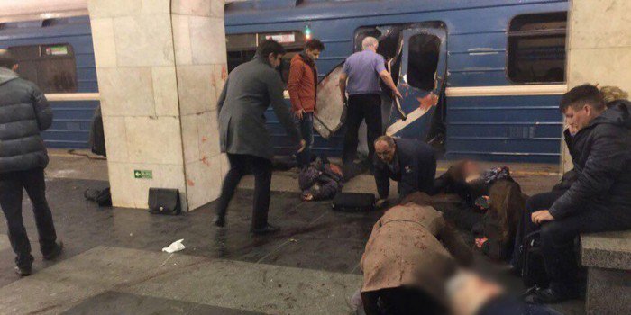 Nga: Khủng bố ở thành phố Putin đến thăm, 11 người tử vong - 1