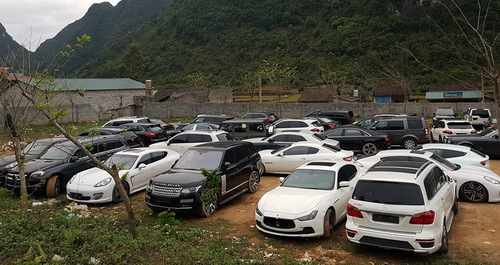 Dàn siêu xe phủ bụi chỏng chơ ở Cao Bằng - 1