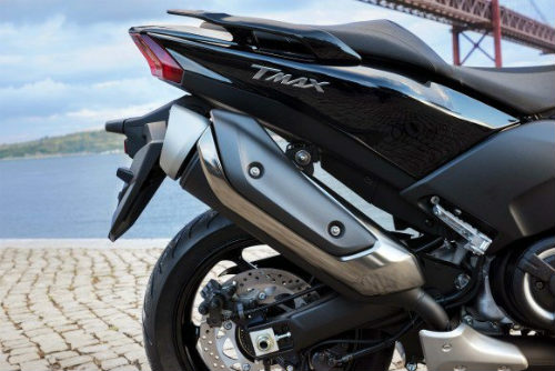 Chọn xe ga mới Honda X-ADV hay Yamaha T-Max? - 13