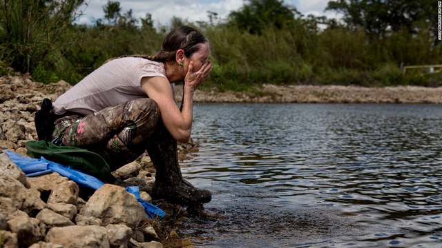 Nguy hiểm rình rập người săn trăn khổng lồ ở Mỹ - 7