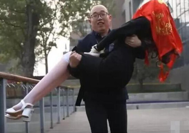 Kiếm mãi không được vợ, kĩ sư TQ bèn tự tạo ra vợ - 4