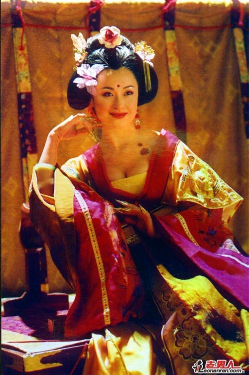 Mỹ nữ hở bạo trước triệu người: Phạm Băng Băng chưa phải số 1! - 1