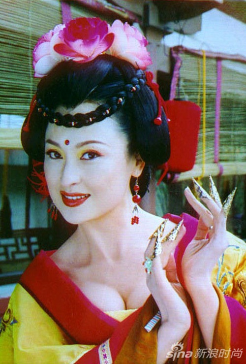 Mỹ nữ hở bạo trước triệu người: Phạm Băng Băng chưa phải số 1! - 2