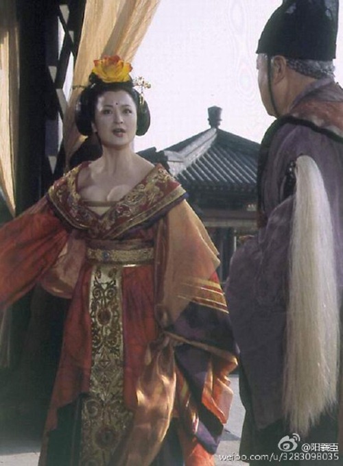 Mỹ nữ hở bạo trước triệu người: Phạm Băng Băng chưa phải số 1! - 3