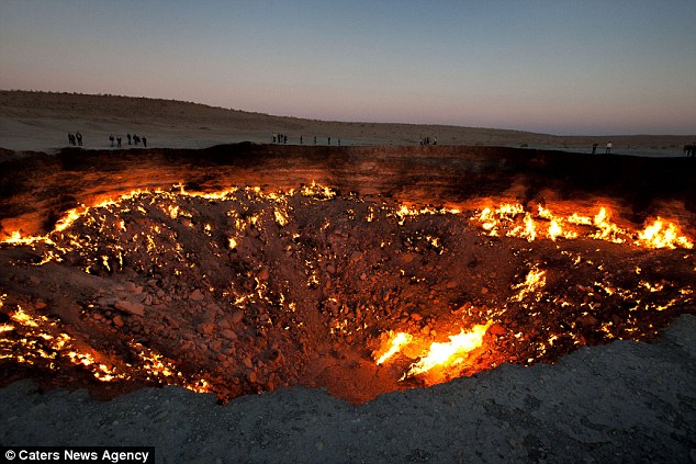 “Cổng địa ngục” rực cháy suốt hơn 40 năm từ thời Liên Xô - 1