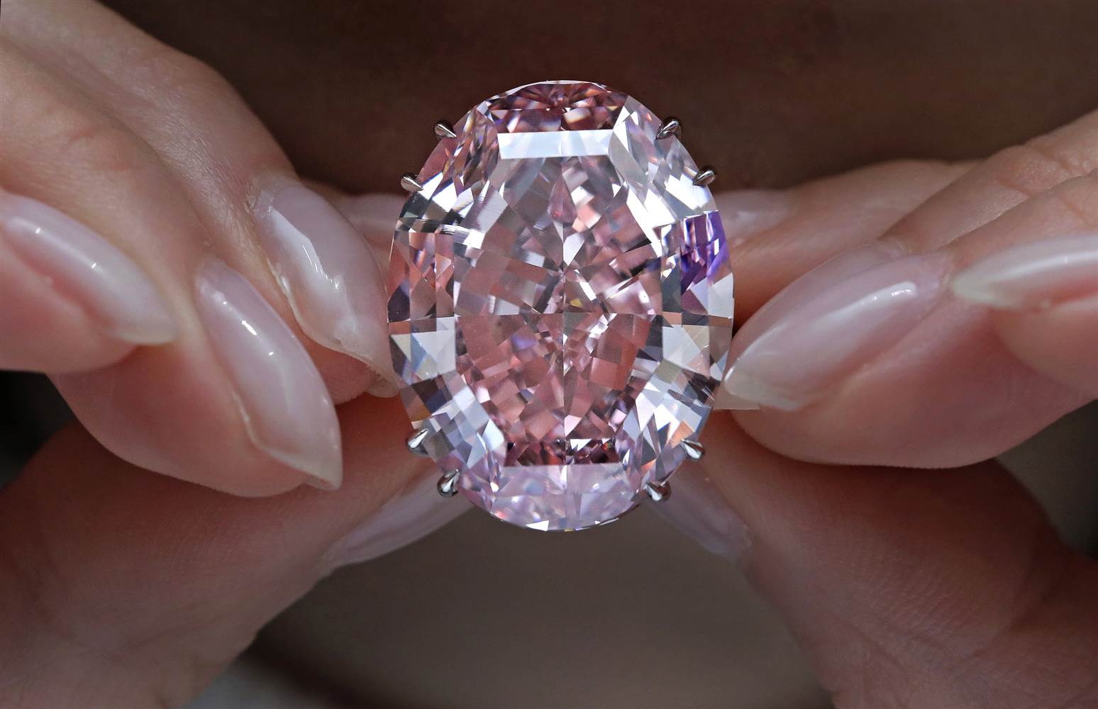 Bỏ 71 triệu USD mua viên kim cương đắt nhất lịch sử - 1