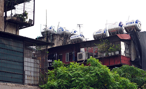 Hãi hùng "bom nước" rải khắp Thủ đô - 6