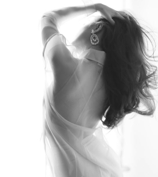 Táo bạo trên sân khấu nhưng ai cũng choáng khi thấy Hoàng Thùy Linh ở nhà - 15