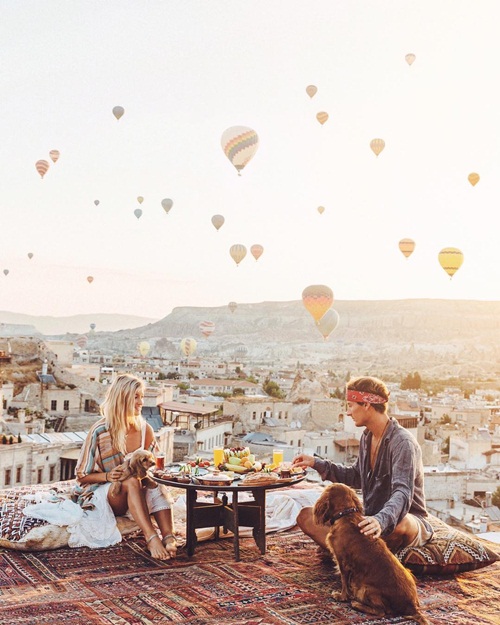 Cặp đôi kiếm cả trăm triệu dễ như chơi nhờ đăng ảnh sống ảo - 4