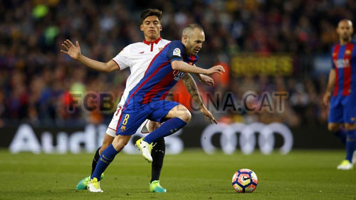 Iniesta cán mốc 700 trận, Barca lập kỉ lục thời Enrique - 2