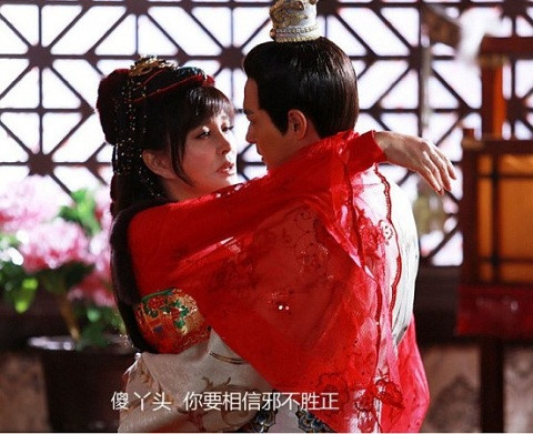 Nổi da gà với cảnh "thiếu nữ" U70 diễn yêu trai trẻ - 4